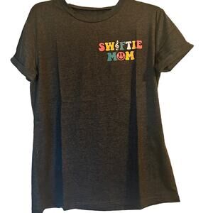 NWOT Swiftie Mom Dark Gray T Shirt Hi It's Me Hi I'm the Cool Mom It's Me sz XL